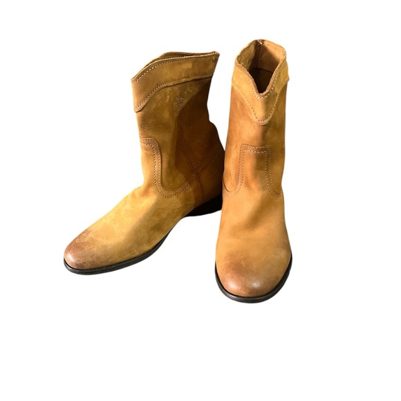 Short FRYE boots in the color Cognac - Picture 2 of 7